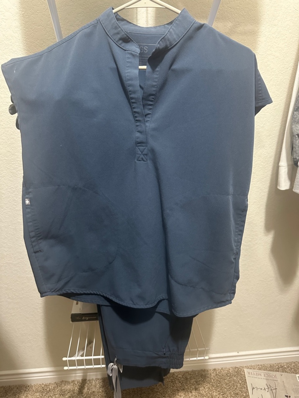 Figs Dark Harbor High waisted Dowa Scrub Pants  and Rafaela Scrub Top - Picture 3 of 6